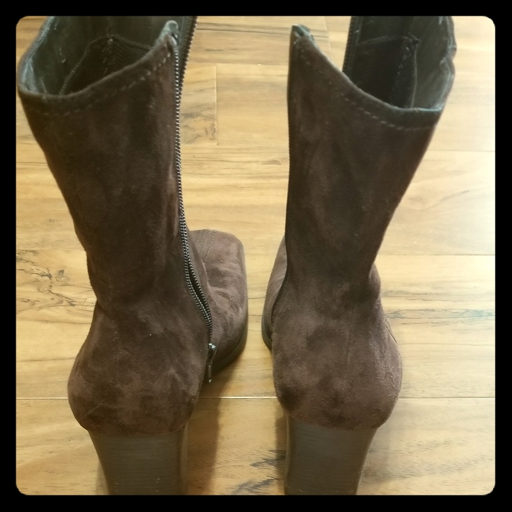 Size 8M Bandolino brand. Worn but in good conditio